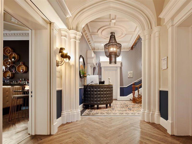 ออดเฟลโลว์ ออน เดอะ พาร์ค Hotel ชีเดิล ภายนอก รูปภาพ The hotel's interior
