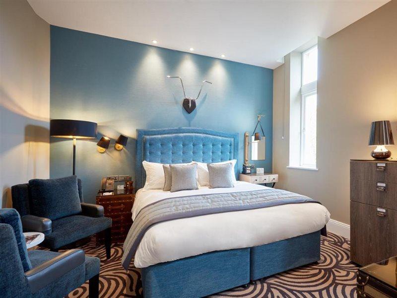 ออดเฟลโลว์ ออน เดอะ พาร์ค Hotel ชีเดิล ภายนอก รูปภาพ A bedroom at the hotel
