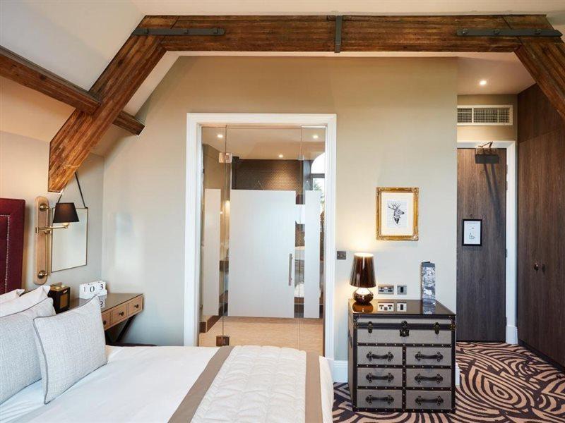 ออดเฟลโลว์ ออน เดอะ พาร์ค Hotel ชีเดิล ภายนอก รูปภาพ A room at the hotel
