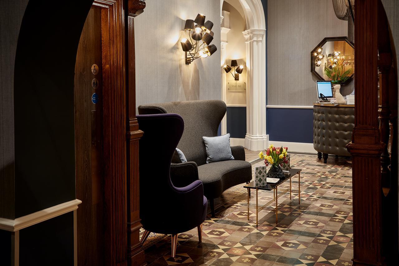 ออดเฟลโลว์ ออน เดอะ พาร์ค Hotel ชีเดิล ภายนอก รูปภาพ The hotel's lobby