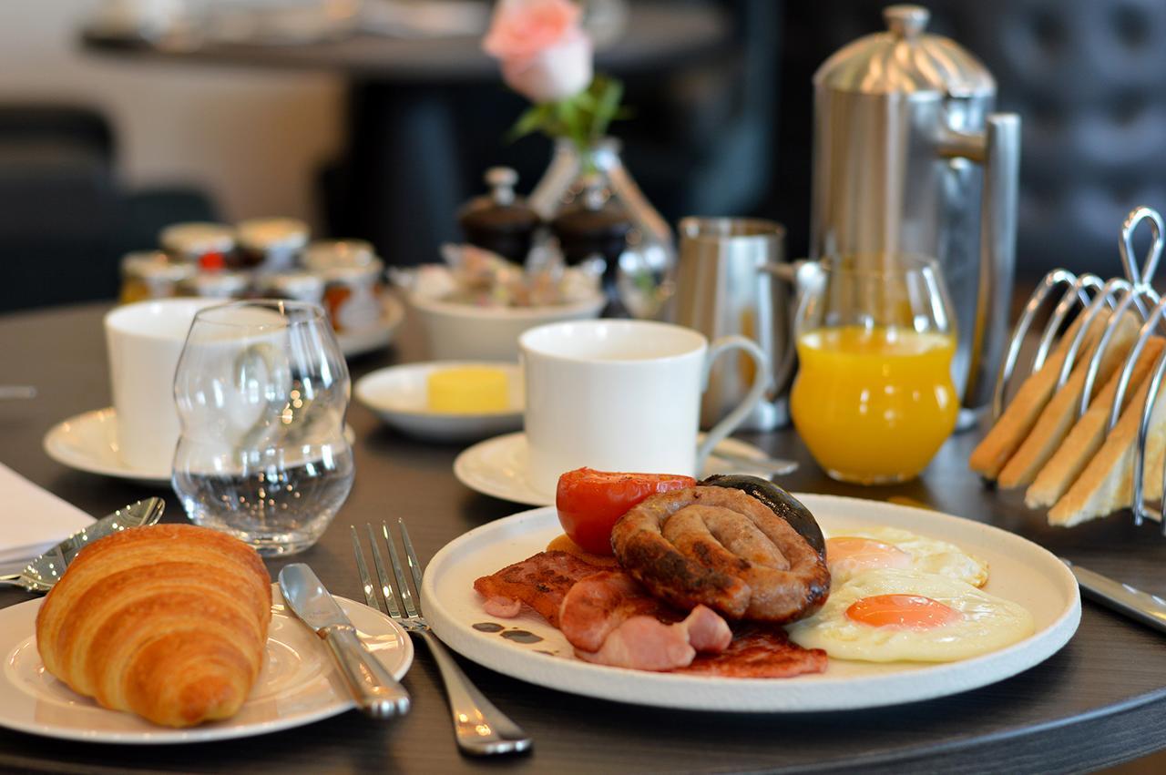 ออดเฟลโลว์ ออน เดอะ พาร์ค Hotel ชีเดิล ภายนอก รูปภาพ English breakfast