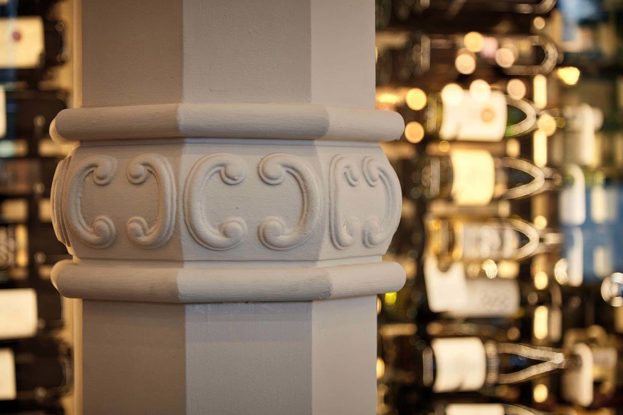 ออดเฟลโลว์ ออน เดอะ พาร์ค Hotel ชีเดิล ภายนอก รูปภาพ Detail of the column