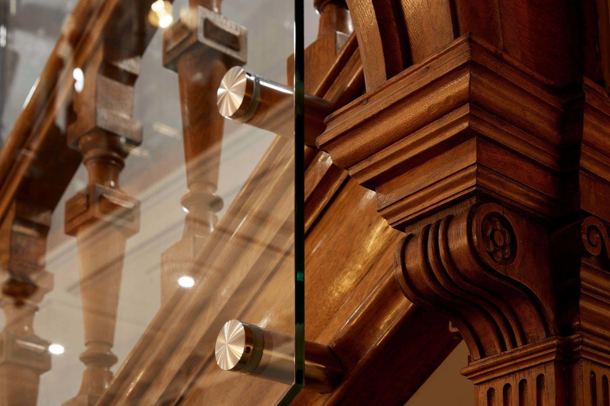 ออดเฟลโลว์ ออน เดอะ พาร์ค Hotel ชีเดิล ภายนอก รูปภาพ The staircase