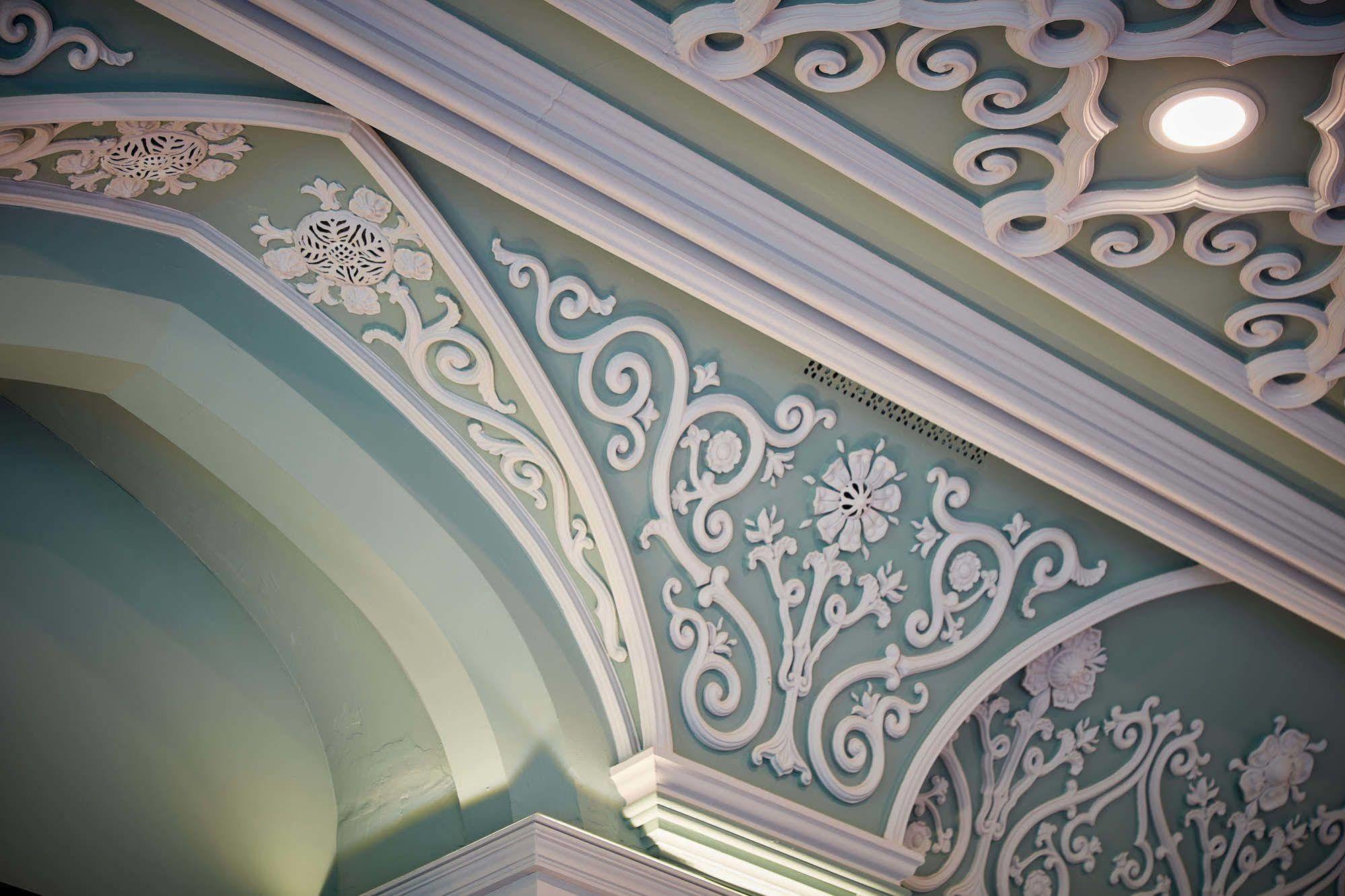 ออดเฟลโลว์ ออน เดอะ พาร์ค Hotel ชีเดิล ภายนอก รูปภาพ Detail of the ceiling