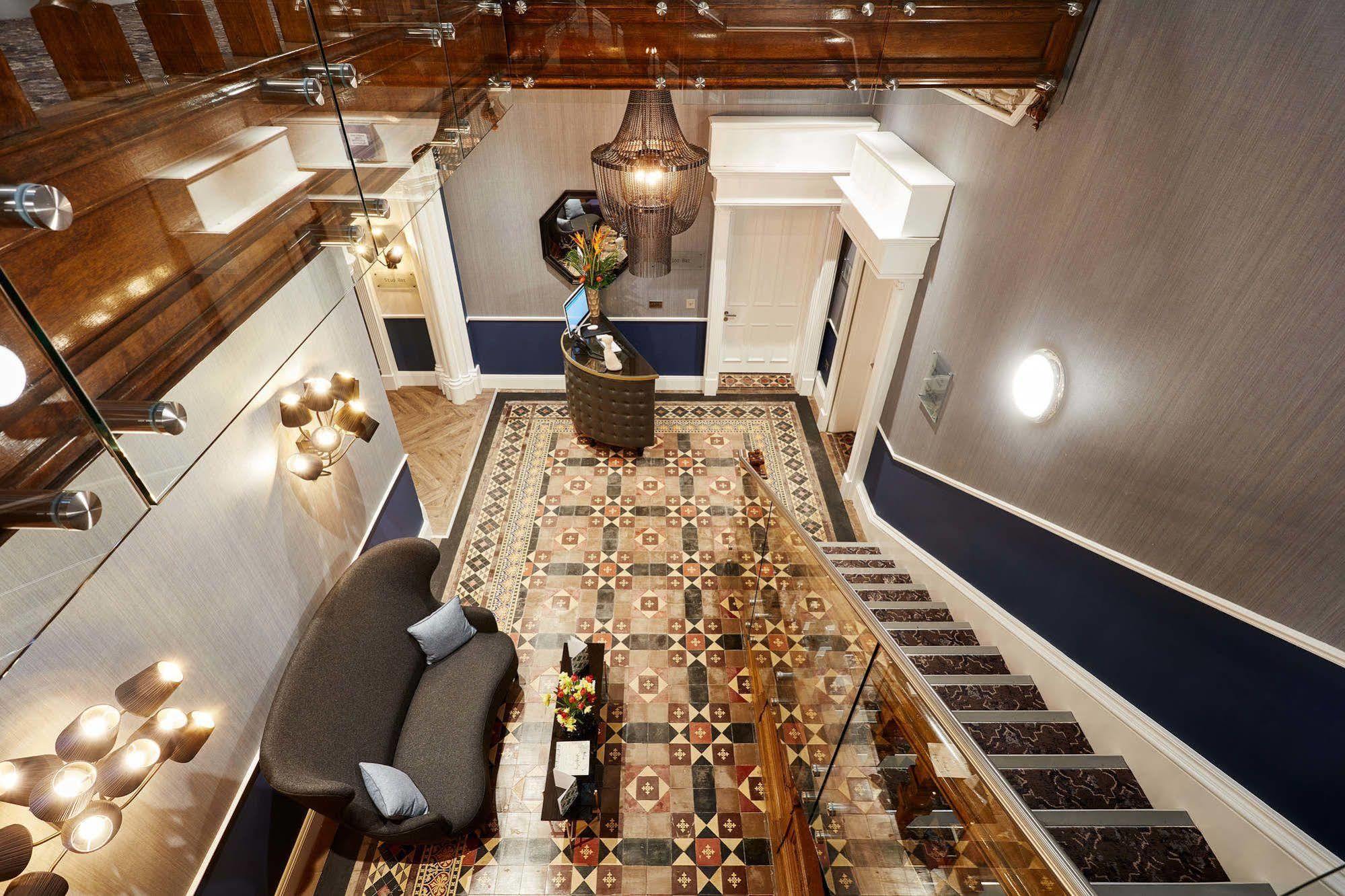 ออดเฟลโลว์ ออน เดอะ พาร์ค Hotel ชีเดิล ภายนอก รูปภาพ Interior of the hotel