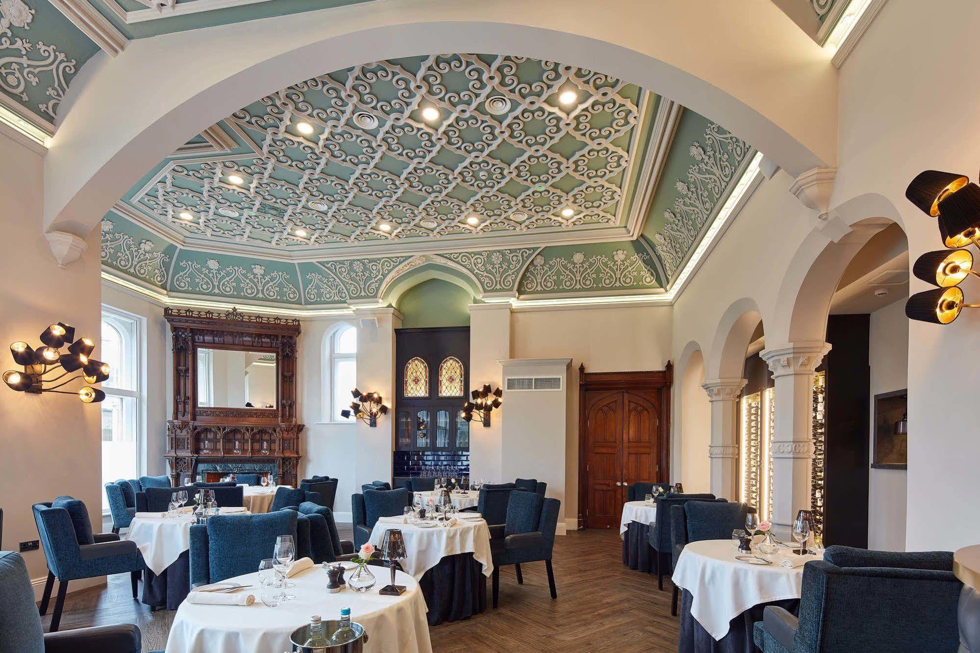 ออดเฟลโลว์ ออน เดอะ พาร์ค Hotel ชีเดิล ภายนอก รูปภาพ The interior of the restaurant